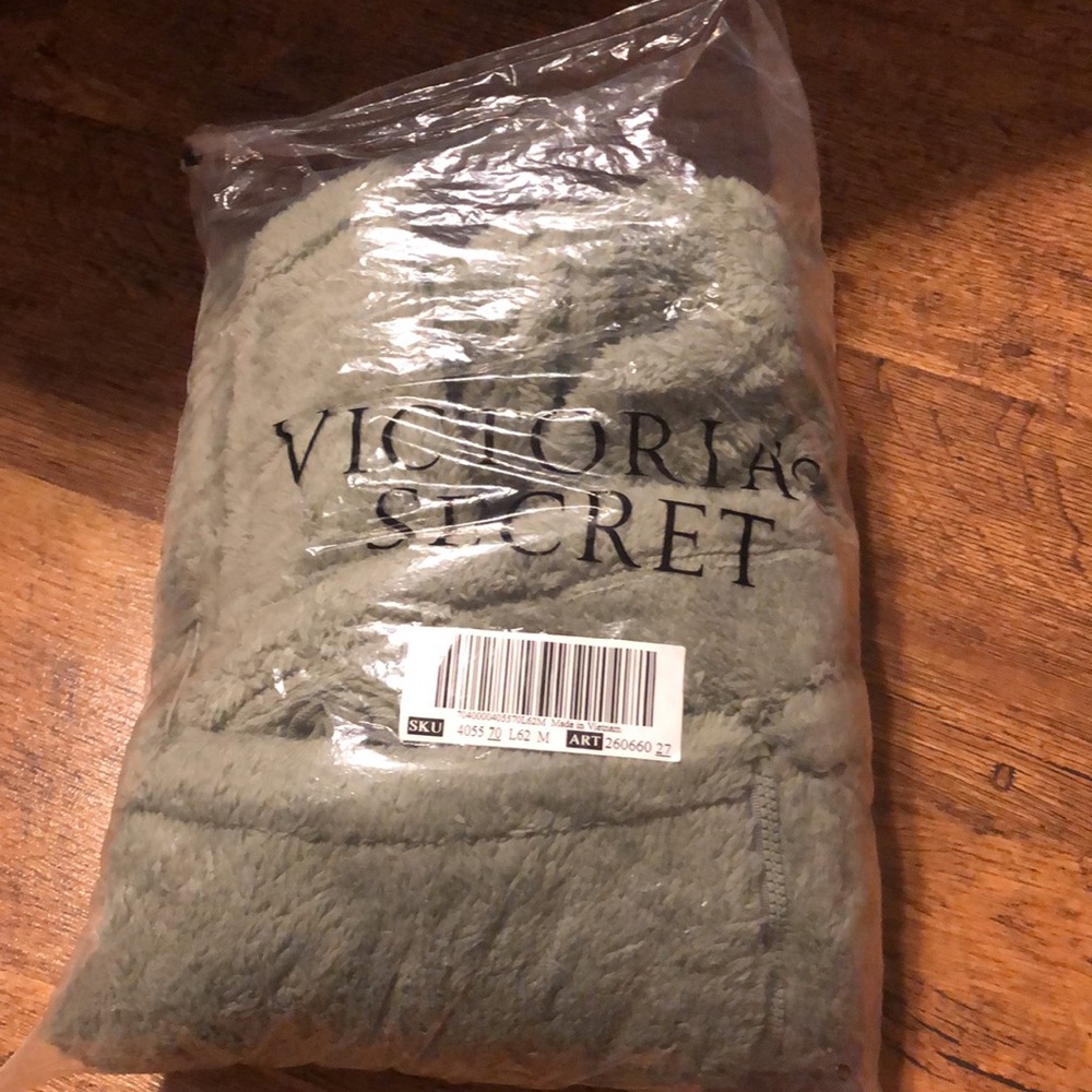 VS Pink Furry Hoodie(New) - Picture 11 of 11